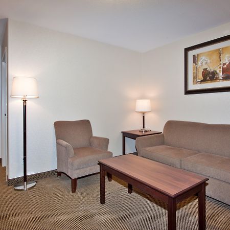 Holiday Inn Express & Suites Whitecourt By Ihg Oda fotoğraf