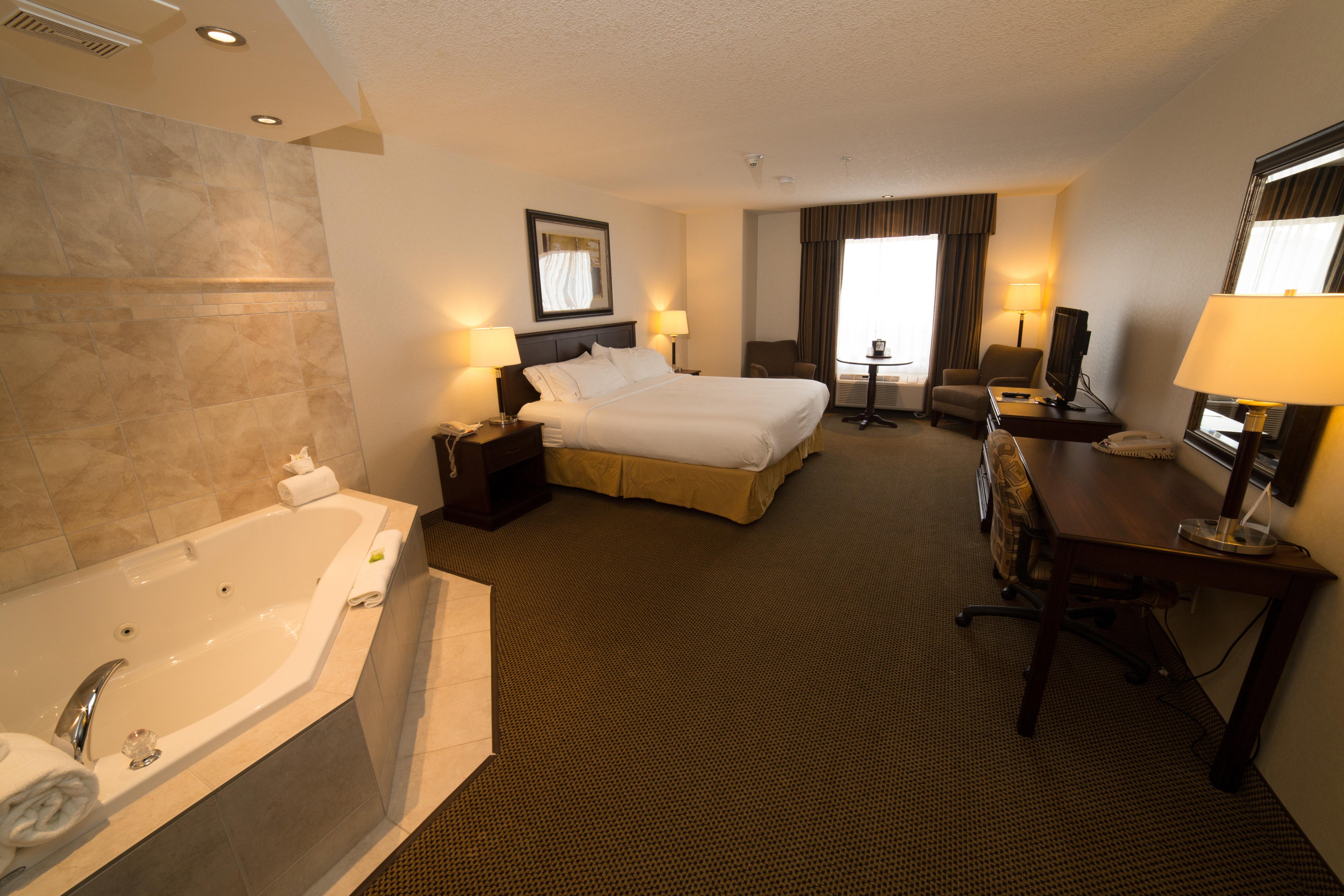 Holiday Inn Express & Suites Whitecourt By Ihg Dış mekan fotoğraf