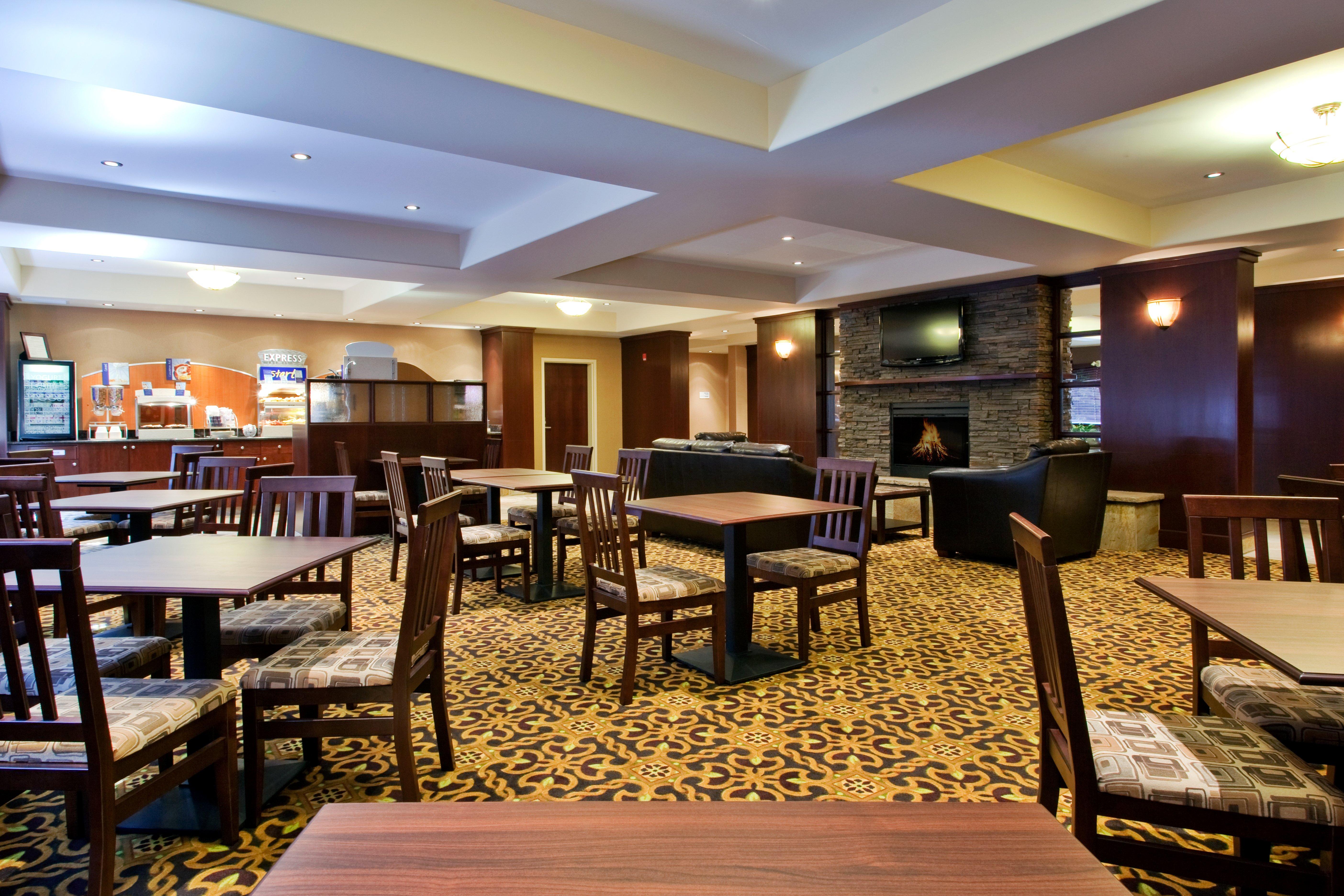 Holiday Inn Express & Suites Whitecourt By Ihg Dış mekan fotoğraf
