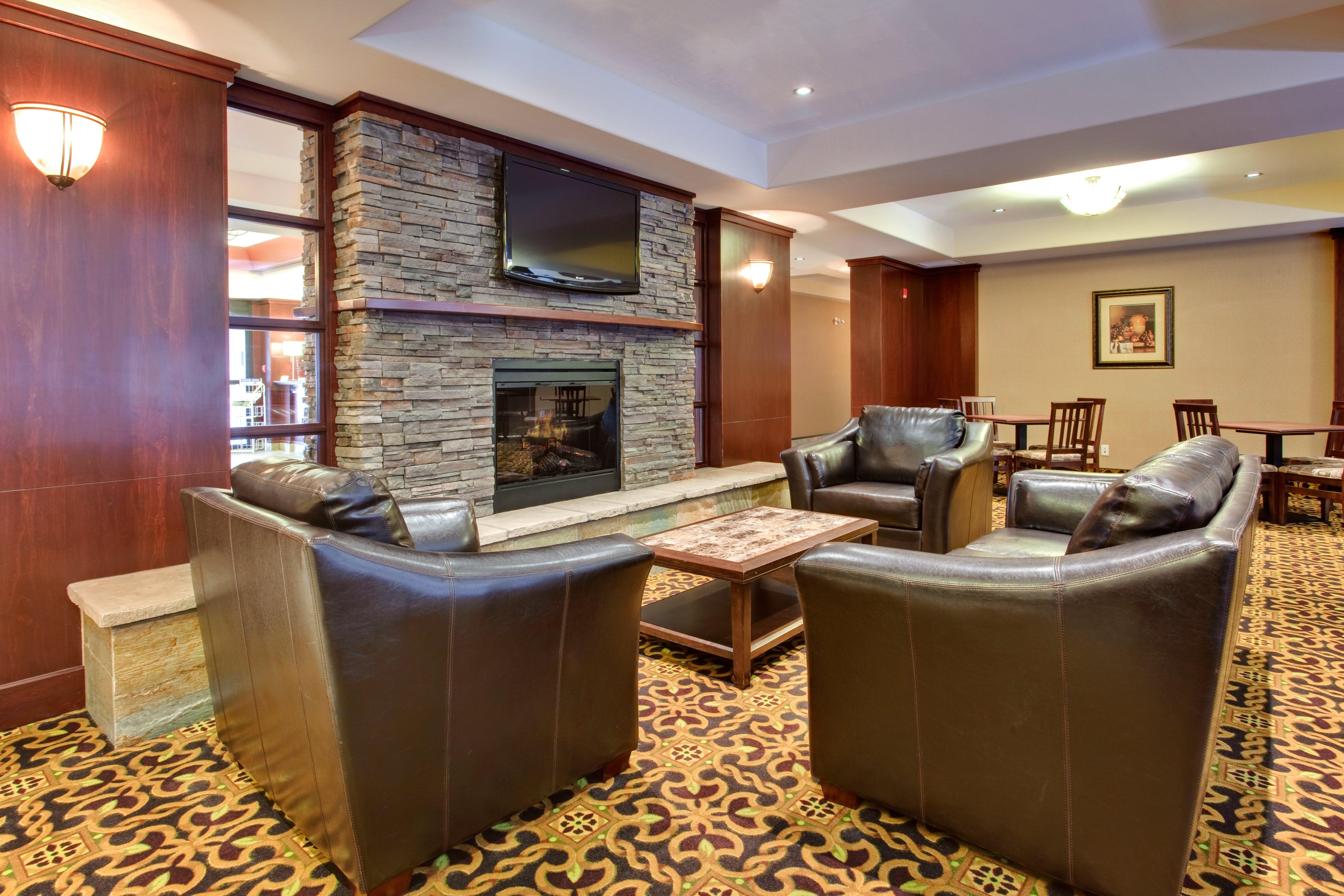 Holiday Inn Express & Suites Whitecourt By Ihg Dış mekan fotoğraf