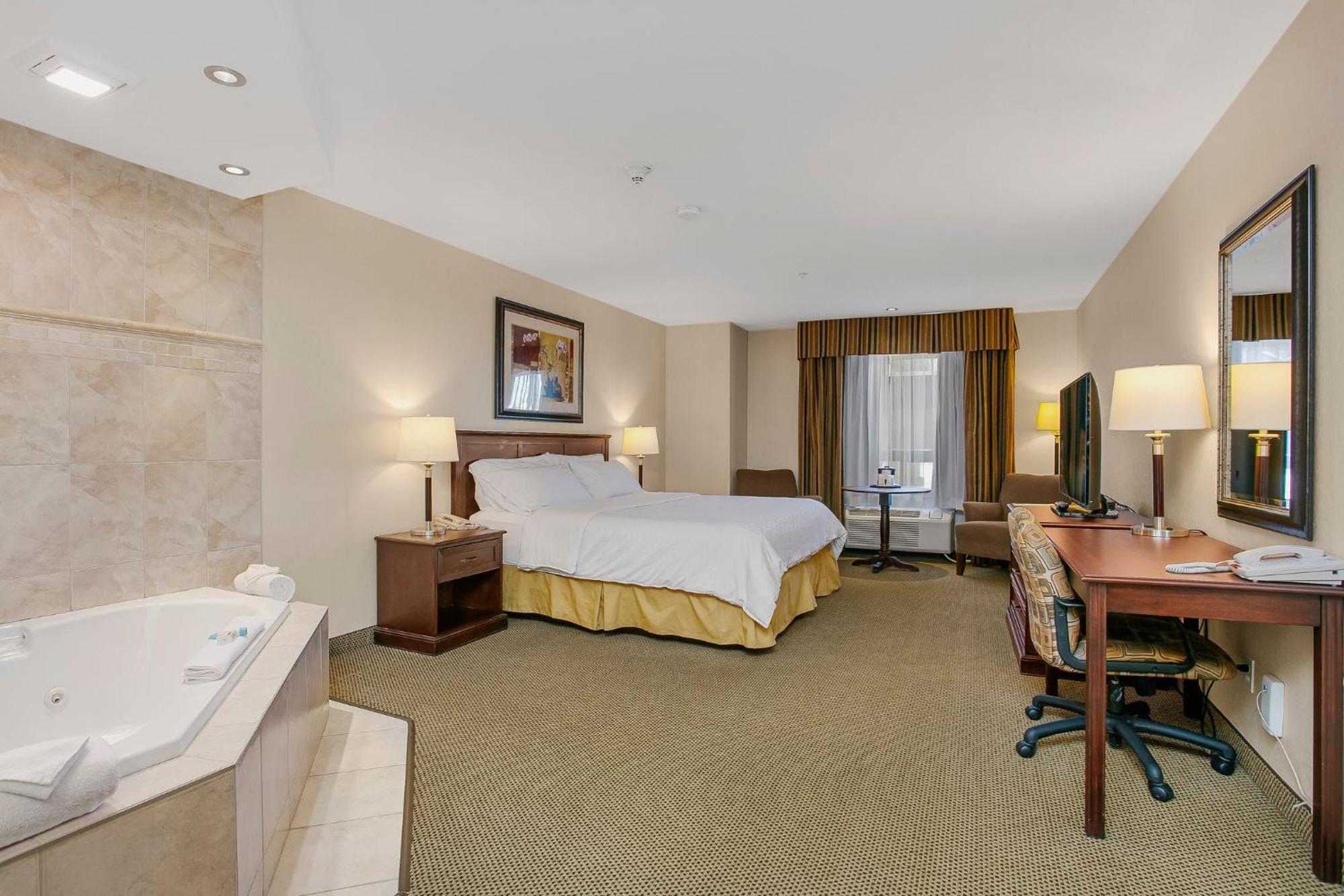 Holiday Inn Express & Suites Whitecourt By Ihg Dış mekan fotoğraf