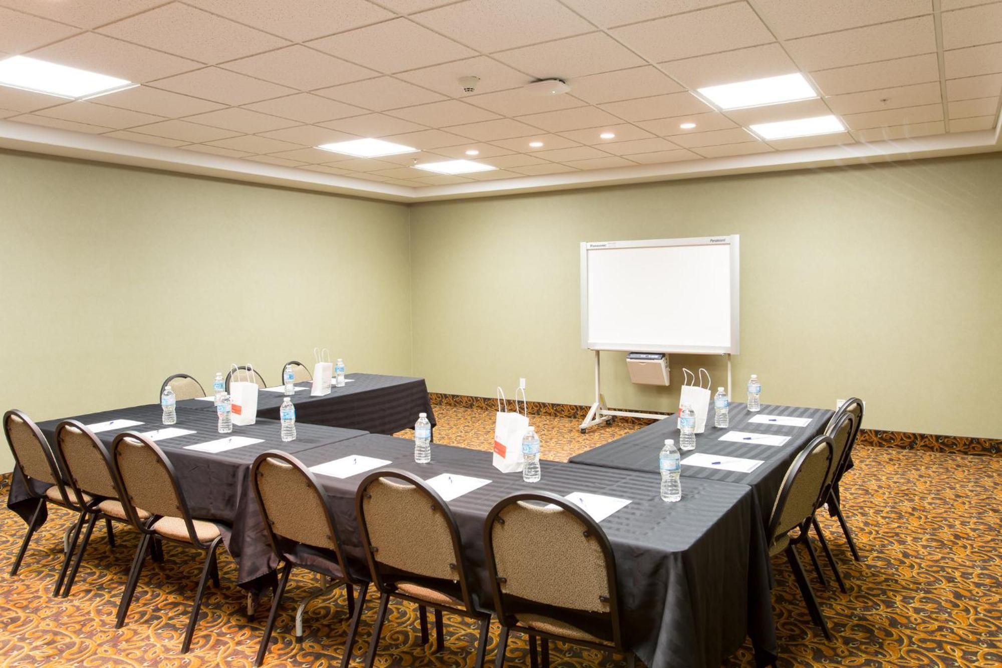 Holiday Inn Express & Suites Whitecourt By Ihg Dış mekan fotoğraf