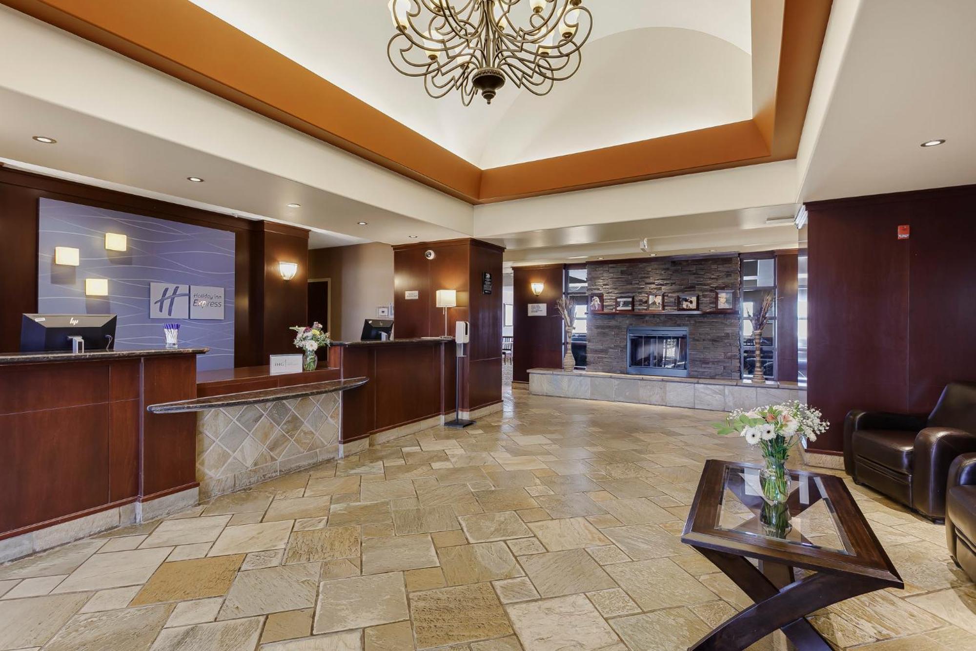Holiday Inn Express & Suites Whitecourt By Ihg Dış mekan fotoğraf