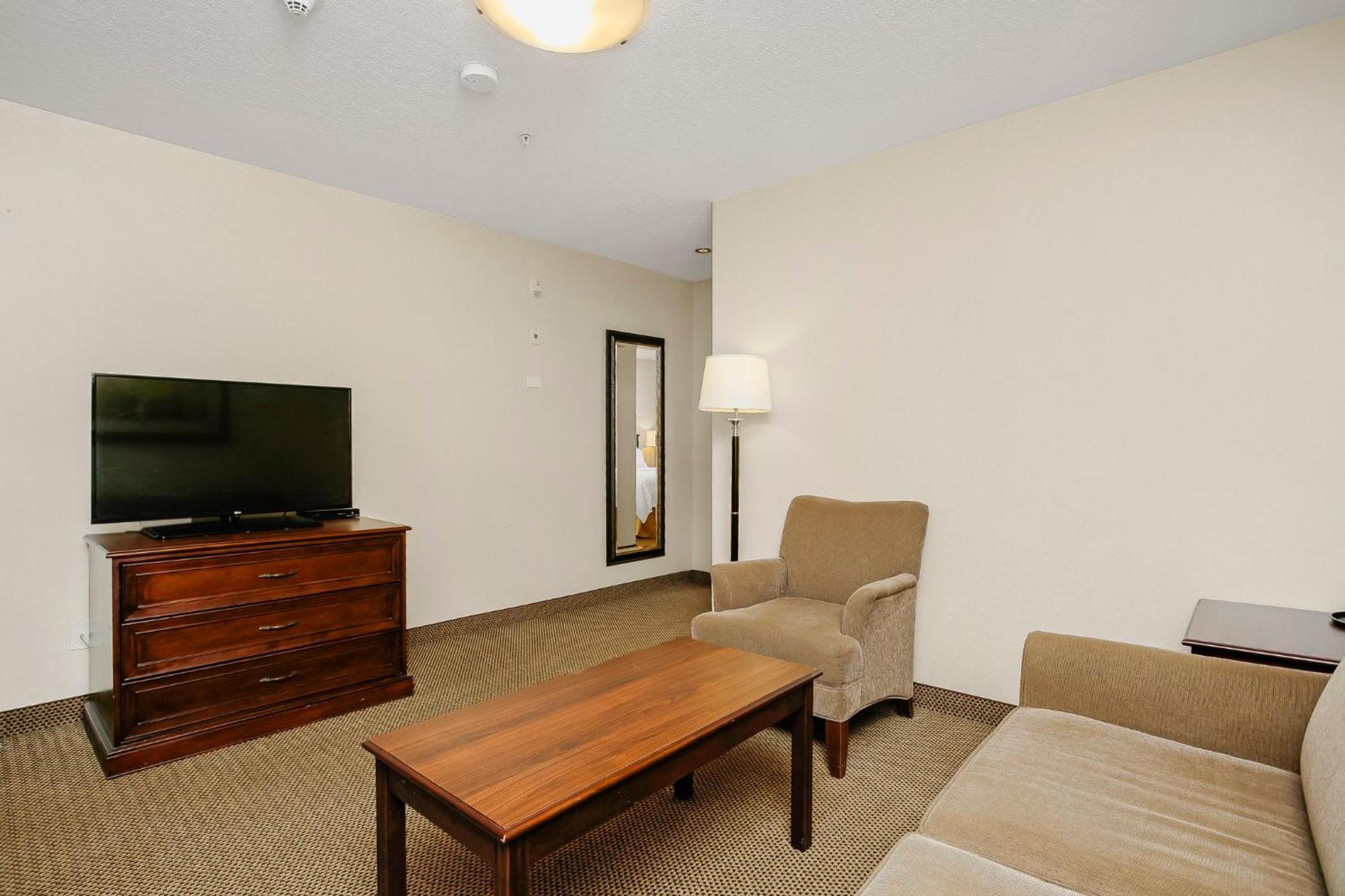 Holiday Inn Express & Suites Whitecourt By Ihg Dış mekan fotoğraf