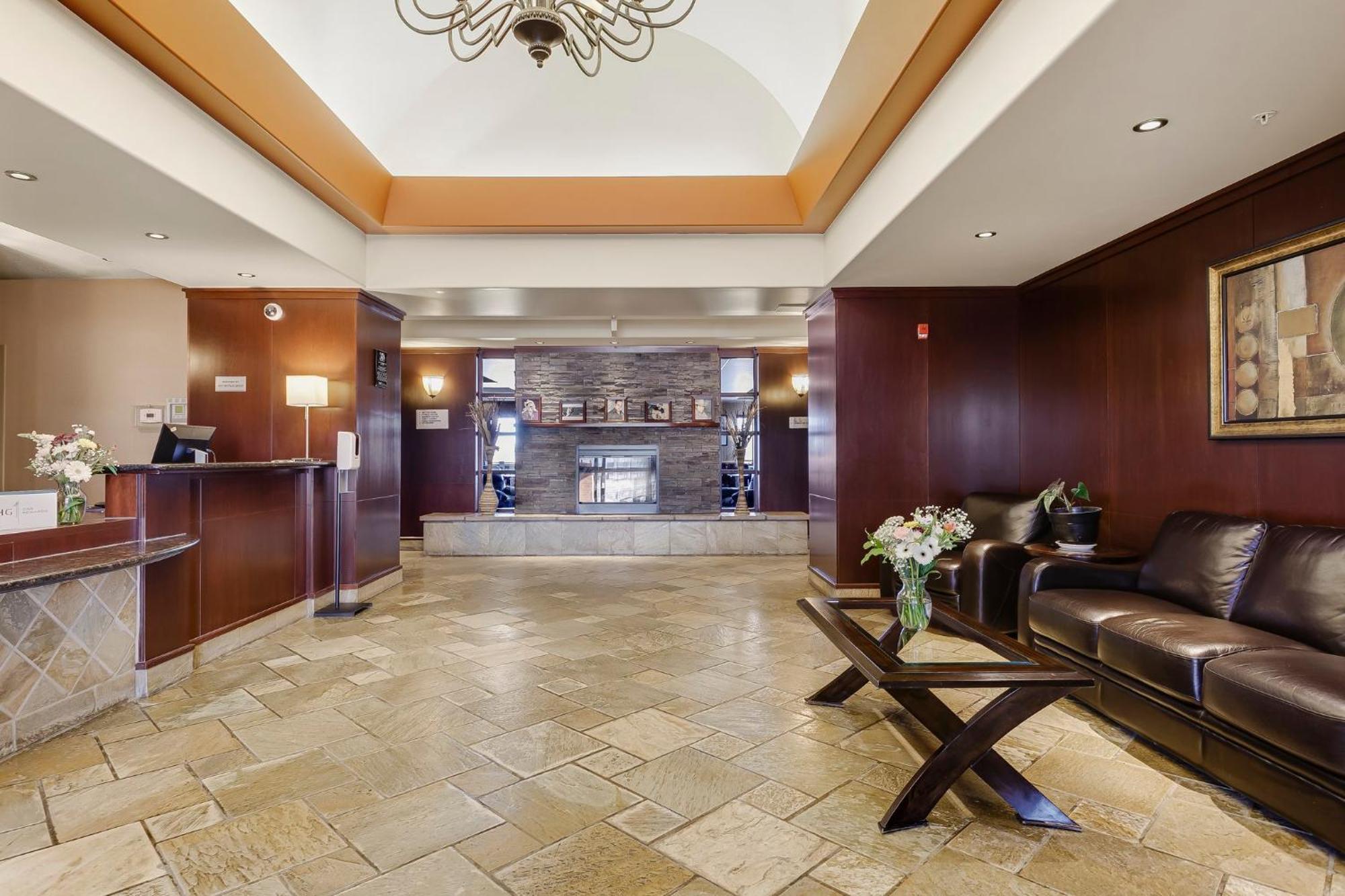 Holiday Inn Express & Suites Whitecourt By Ihg Dış mekan fotoğraf