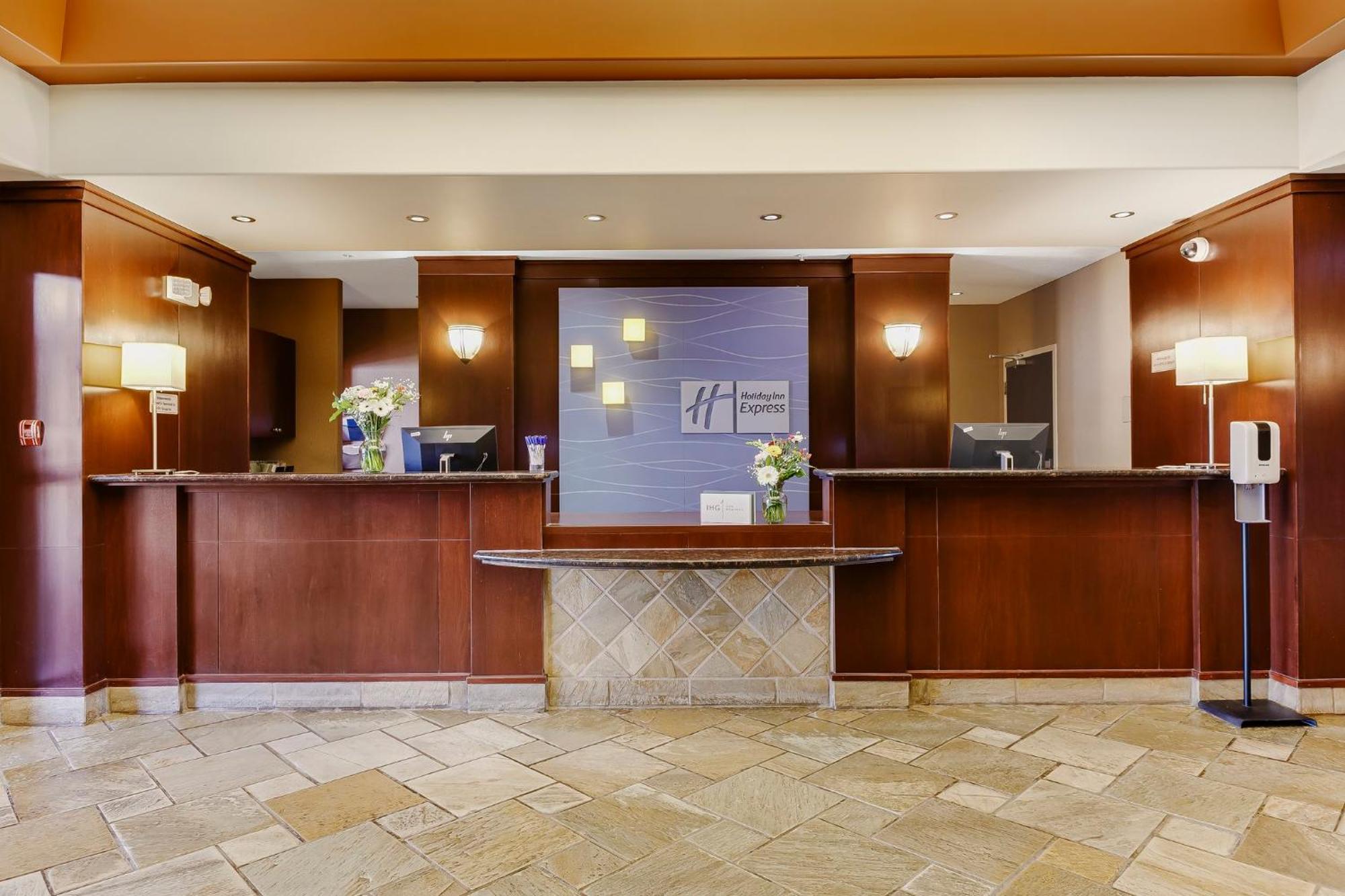 Holiday Inn Express & Suites Whitecourt By Ihg Dış mekan fotoğraf