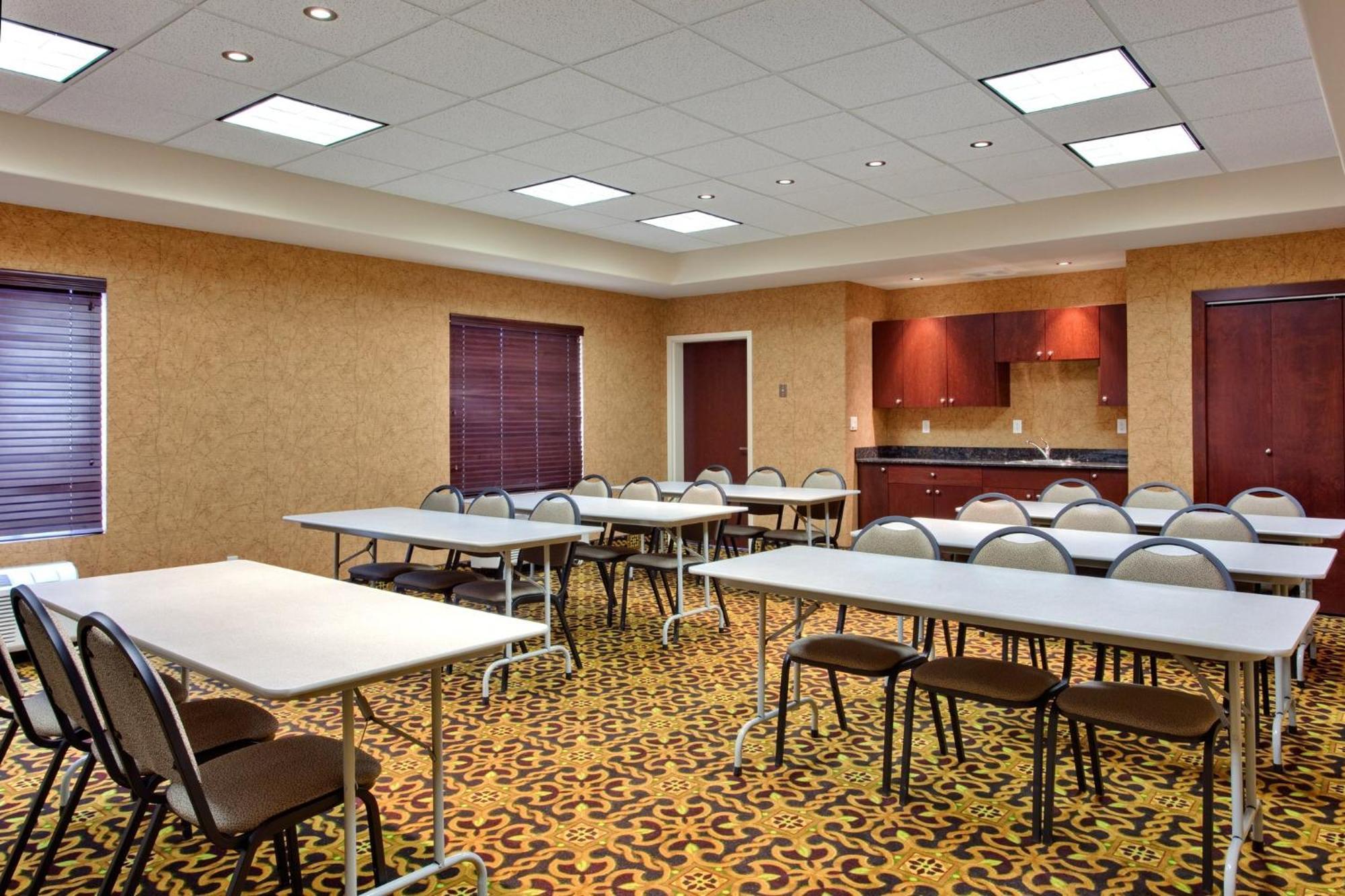 Holiday Inn Express & Suites Whitecourt By Ihg Dış mekan fotoğraf