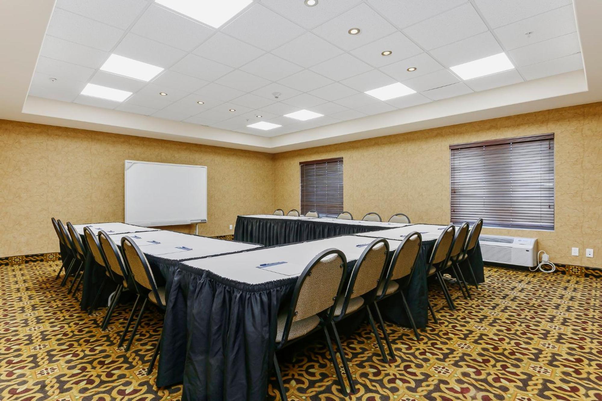 Holiday Inn Express & Suites Whitecourt By Ihg Dış mekan fotoğraf
